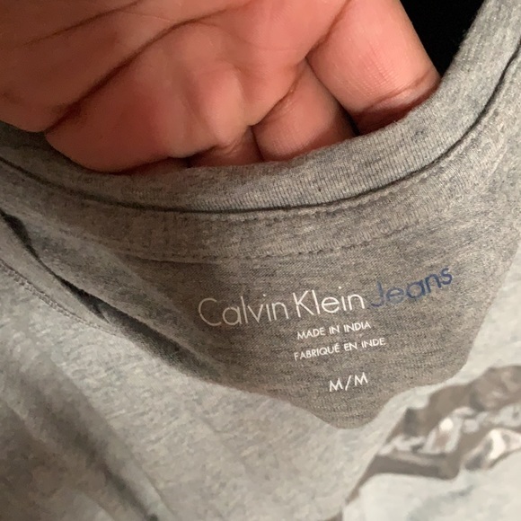 Calvin Klein Tee Shirt - Picture 3 of 3